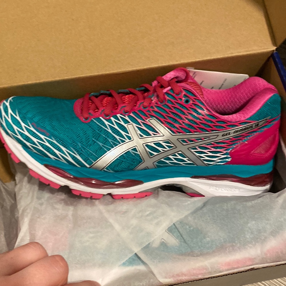 Womens asics gel nimbus 18. Never worn, new with tags!